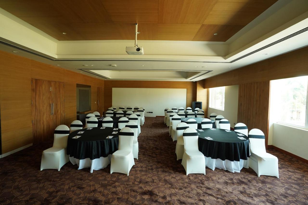 Hotel Manjeera Sarovar Premiere Rājahmundry Zewnętrze zdjęcie