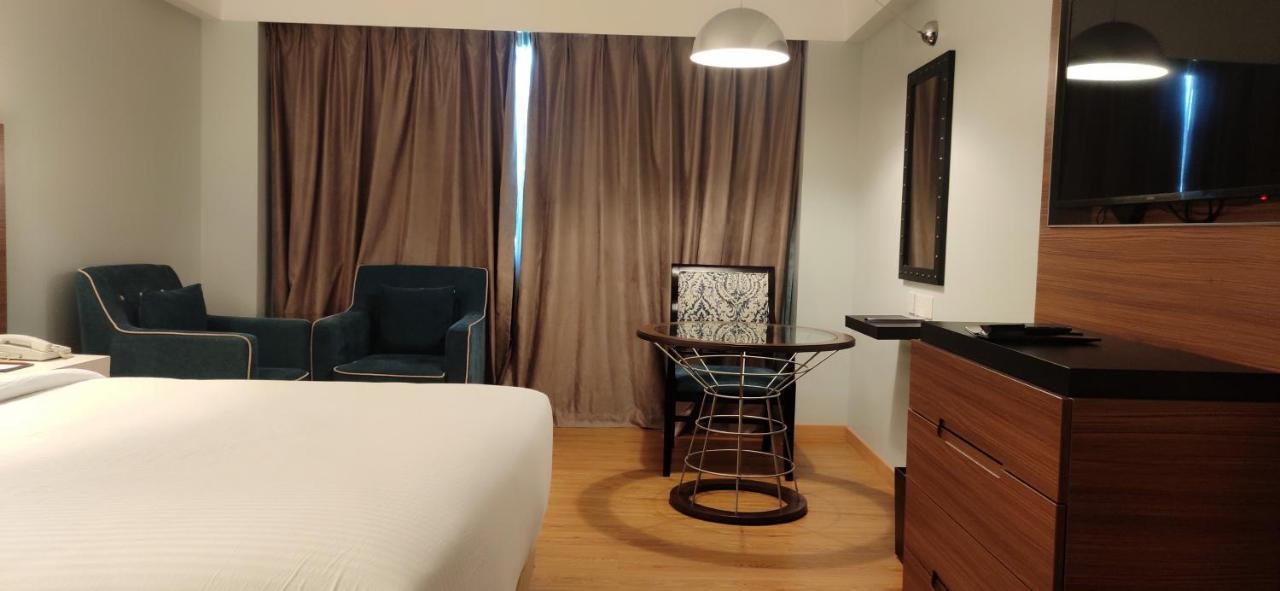 Hotel Manjeera Sarovar Premiere Rājahmundry Zewnętrze zdjęcie