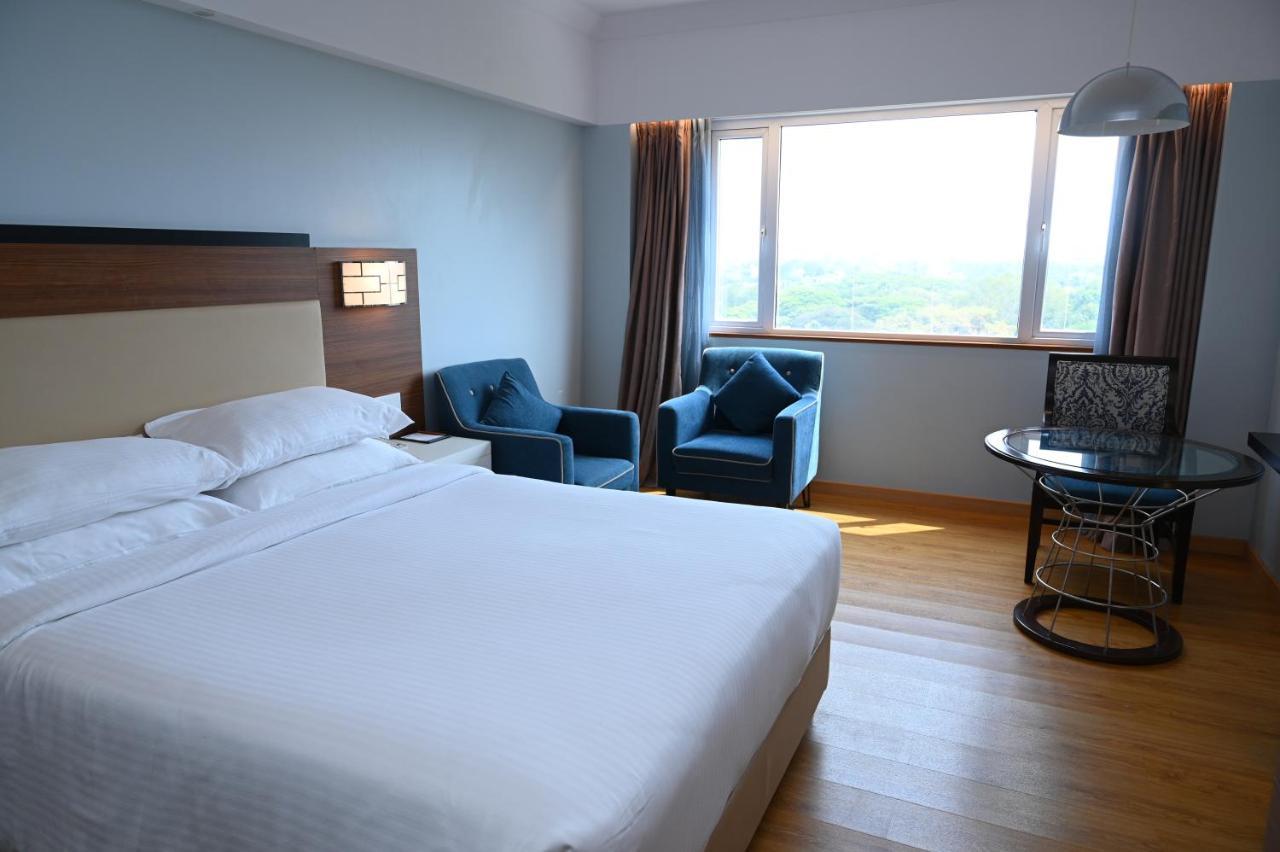 Hotel Manjeera Sarovar Premiere Rājahmundry Zewnętrze zdjęcie