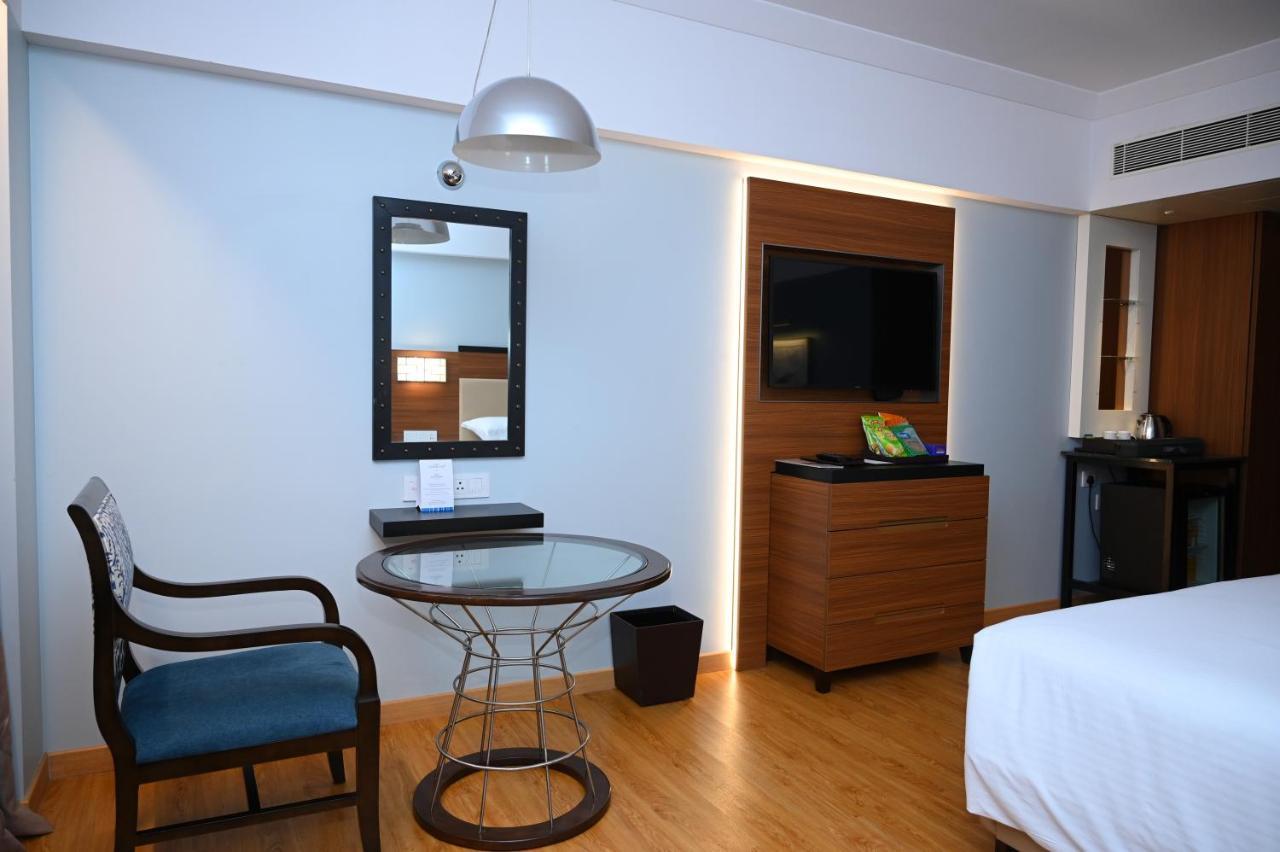 Hotel Manjeera Sarovar Premiere Rājahmundry Zewnętrze zdjęcie