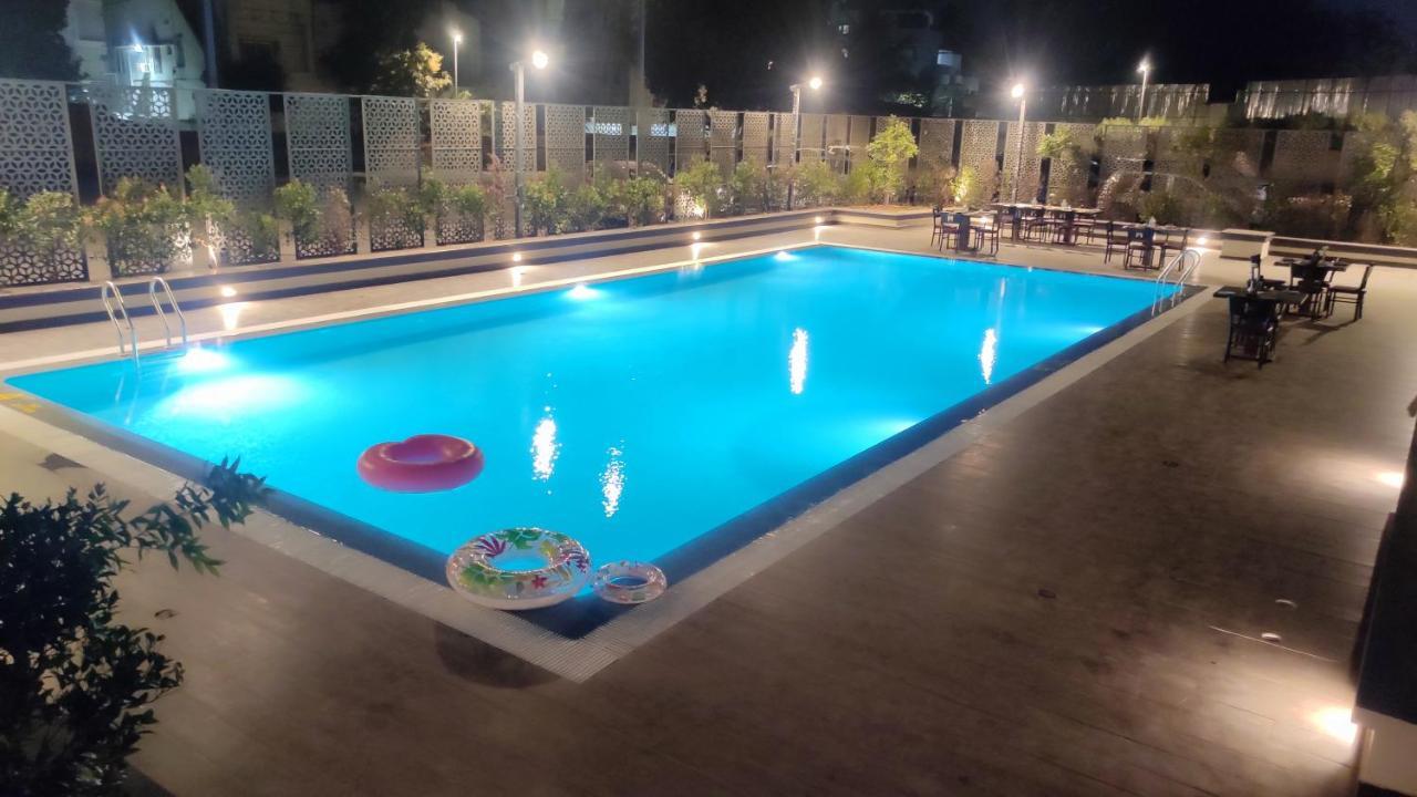 Hotel Manjeera Sarovar Premiere Rājahmundry Zewnętrze zdjęcie